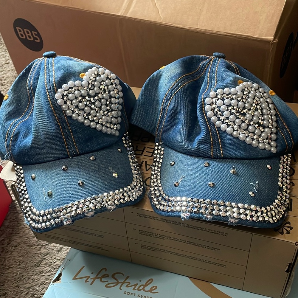 Rhyme stones heart hats